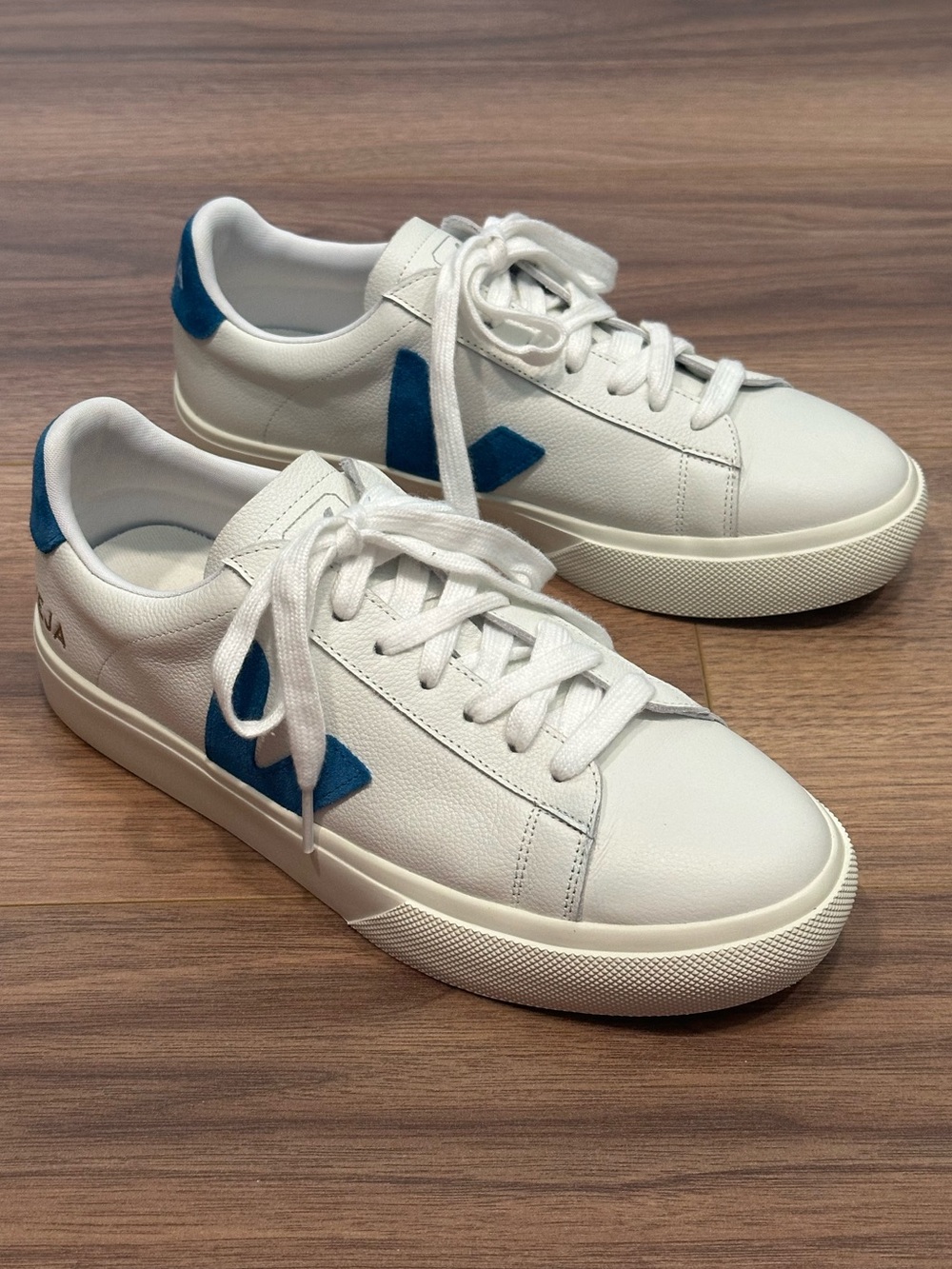 Veja Campo Leather Sneaker in White/Swedish Blue Size 7 - Picture 3 of 11